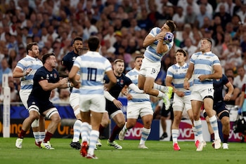 Mallía pudo retornar a la cancha minutos más tarde (Foto: Reuters/Benoit Tessier)