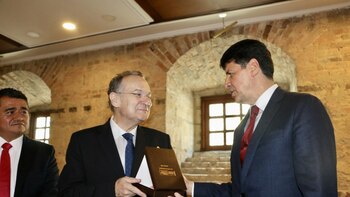 El Senado de Colombia condecora