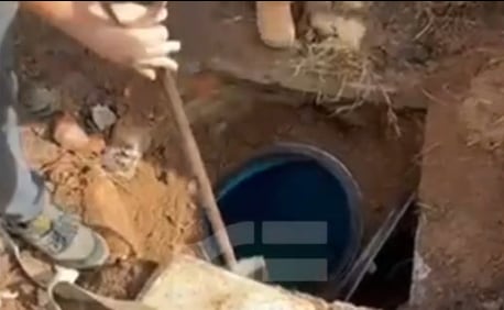 El pozo donde estaba enterrado el arsenal