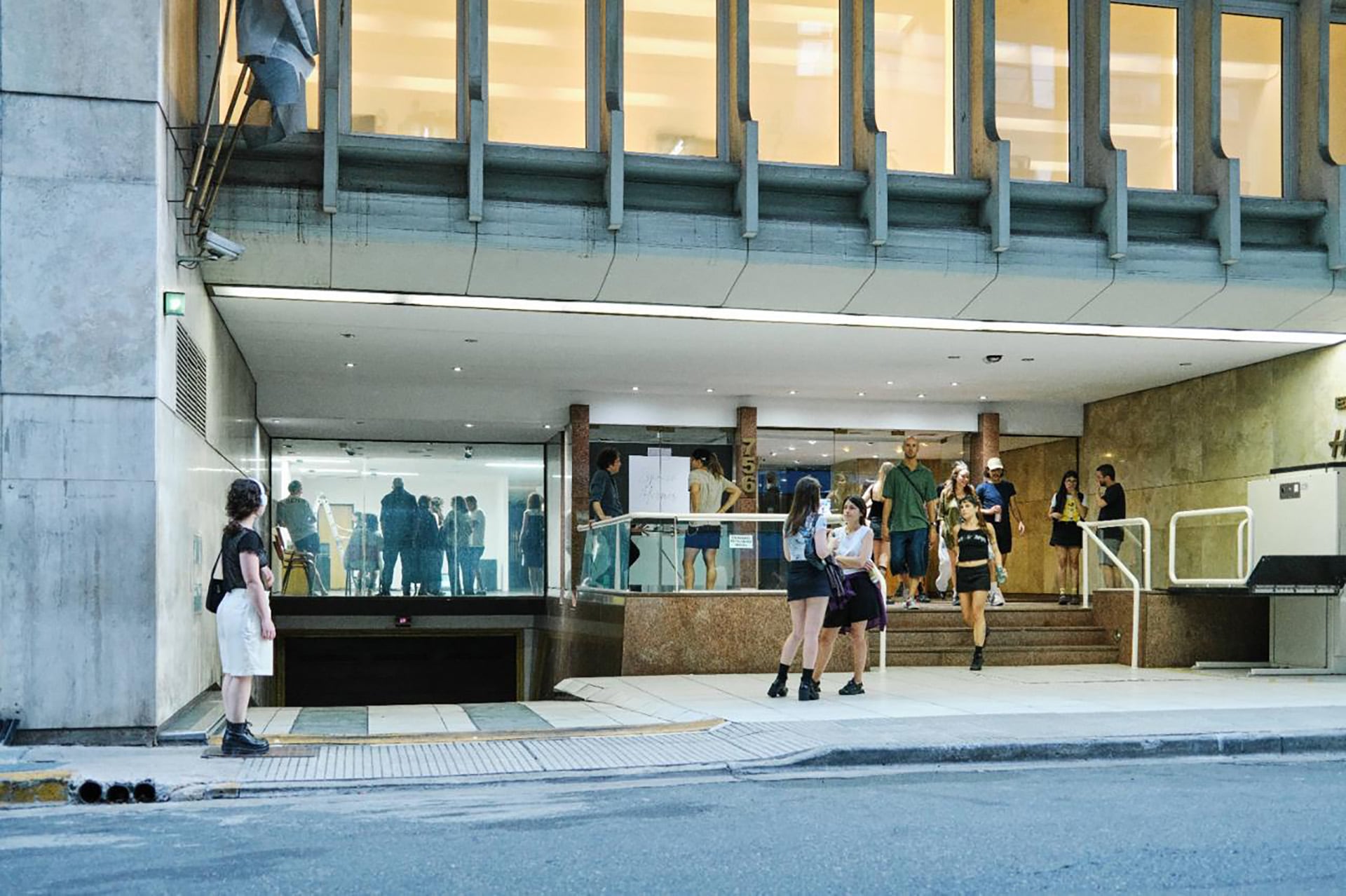 En el corazón del Microcentro porteño, el Espacio Hermes se define como una “oficina de pensamiento y producción en torno a las artes”