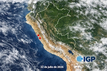 Mapa satelital del Perú, océano, montañas, selva. Dos puntos rojos en región de Lima. Logo del Instituto Geofísico del Perú. Fecha 22 de julio de 2026.