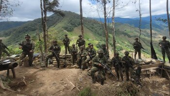 Un militar asesinado y seis