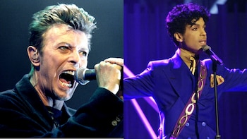 Imagen dividida con David Bowie cantando con boca abierta a la izquierda y Prince cantando con traje morado y corbata dorada a la derecha, ambos con micrófono
