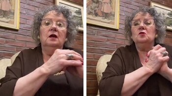 La mujer usa sus redes