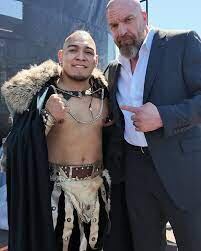 Triple H junto al Hijo del Vikingo tras la adquisión de AAA a WWE.