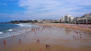 Biarritz mete un impuestazo a los propietarios de segundas residencias y le sale el tiro por la culata: “Es un fraude a gran escala”