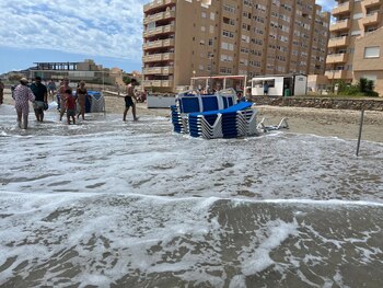 25/07/2025 Consecuencias del temporal en la Playa del Galúa y Marchamalo, a 25 de julio de 2025, en La Manga, Cartagena, Región de Murcia (España). Un total de 10 provincias tienen avisos activos para este viernes 25 de julio por precipitaciones, tormentas y olas. Dos de estas provincias (Murcia e Islas Baleares) estarán en nivel naranja (importante) por lluvias y tormentas, según la predicción de la Agencia Estatal de Meteorología (AEMET).
SOCIEDAD
Europa Press