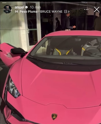 Anuel AA fue visto en Santo Domingo al volante del Lamborghini rosa de Yailin - crédito @anuel/ Instagram