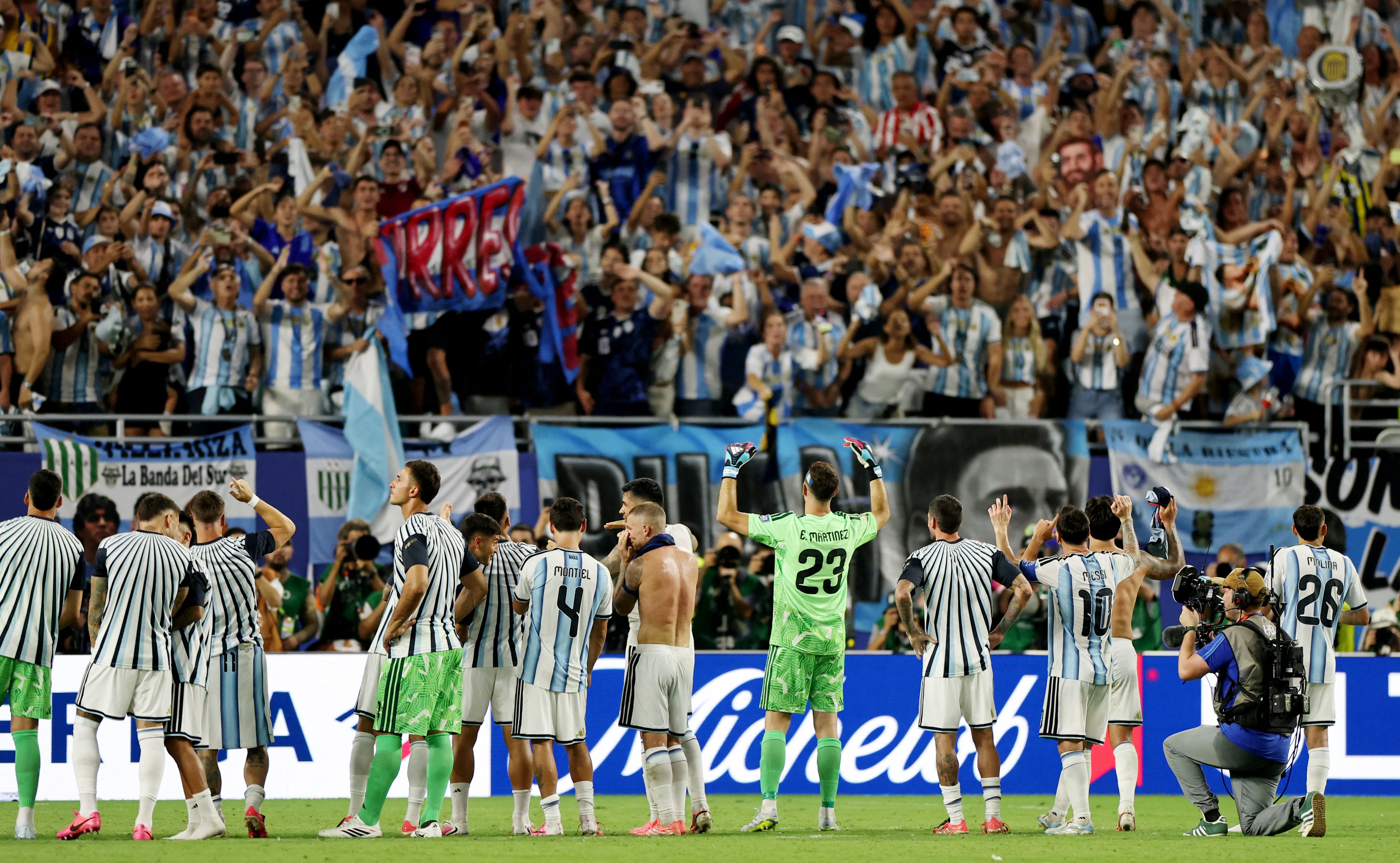 La predisposición de los hinchas a organizar viajes con escasa anticipación se consolidó como una constante en los grandes eventos deportivos. REUTERS/Amanda Perobelli