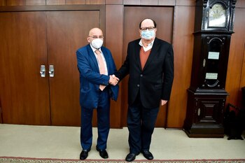 Kurt Burneo (MEF) y Julio