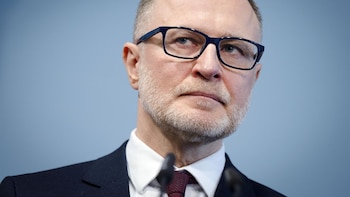 Dimite el ministro de Defensa de Letonia tras el impacto de drones ucranianos en el país