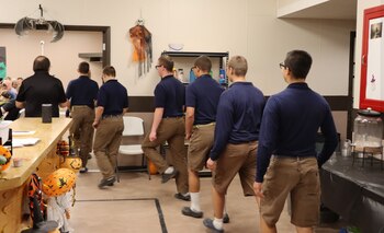 Alumnos del reformatorio en fila