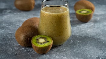 Batido de kiwi antiinflamatorio: es una receta refrescante, sencilla y se prepara en 5 minutos