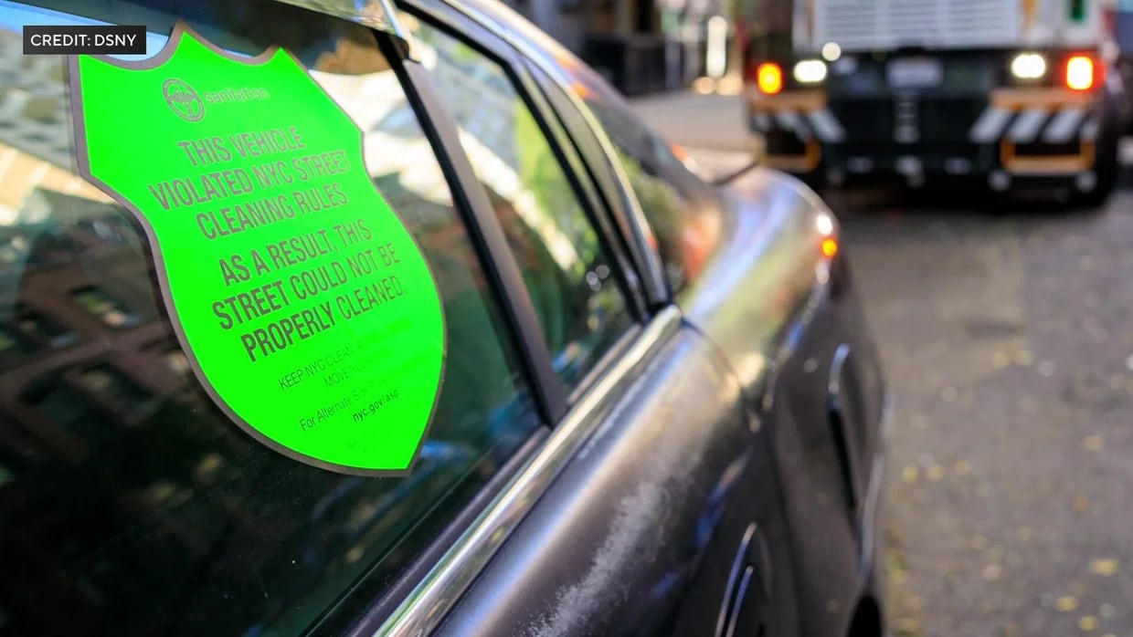 Nueva York revive las “pegatinas de la vergüenza” para castigar autos mal estacionados