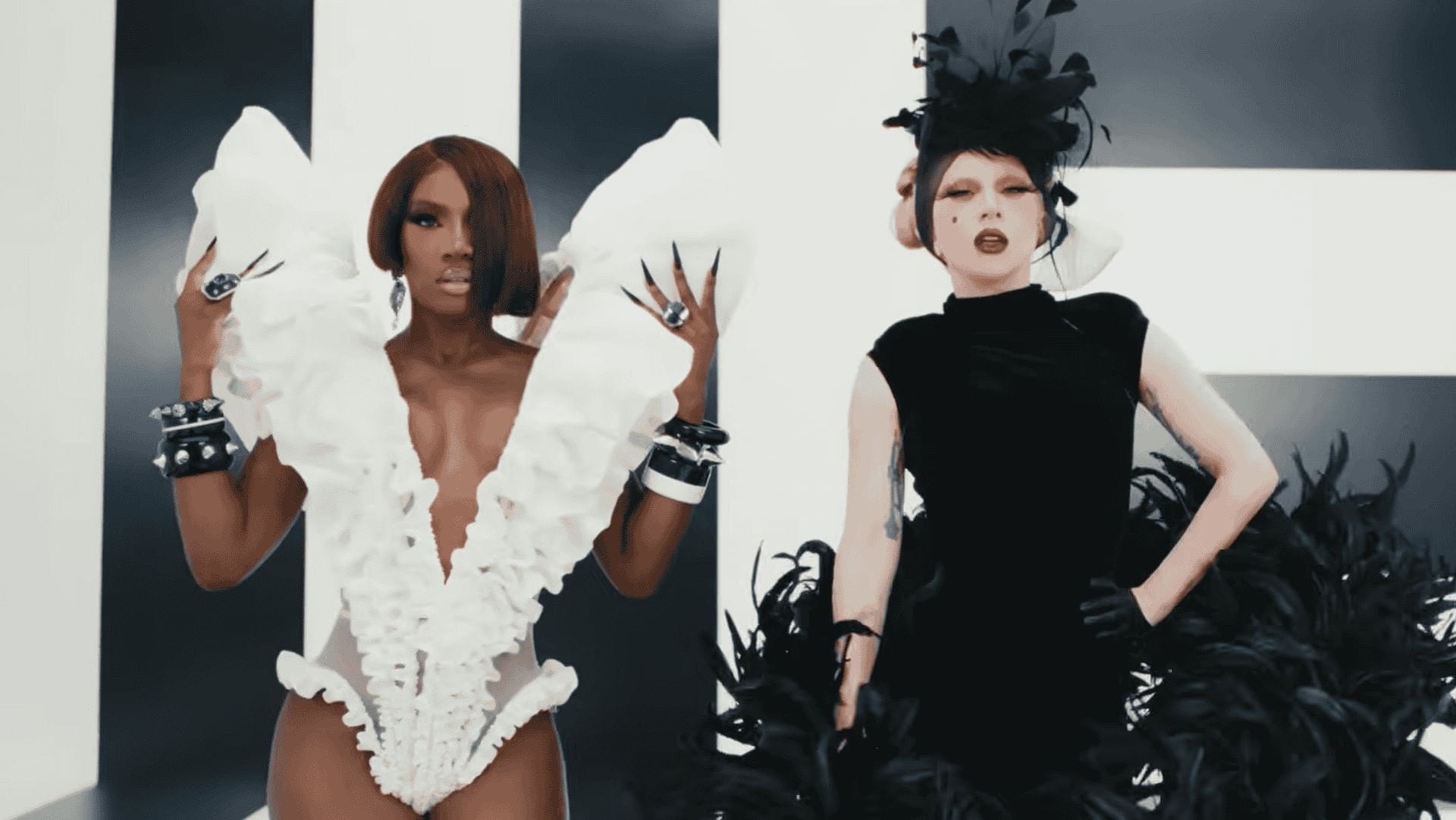 La colaboración entre ambas artistas resalta la admiración mutua, reconocida tanto en entrevistas como en premiaciones recientes del iHeartRadio Music Awards (YouTube)