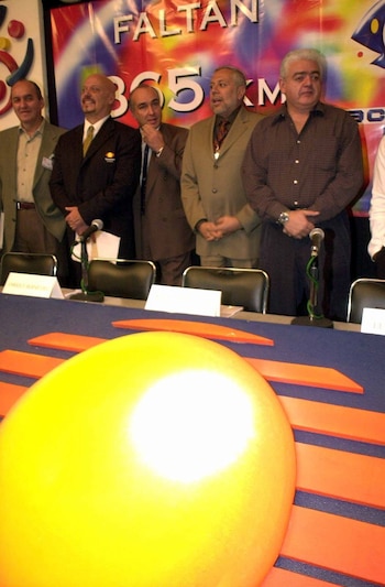 Francisco López, Enrique Bermudez, Rafael Bustillos, Luis de Llano y Marco Flavio Cruz, durante la conferencia para dar a conocer los últimos detalles del Festival Acapulco 2001. FOTO: Pedro Mera/CUARTOSCURO.COM