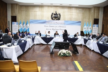 Comisionados en el desarrollo de la evaluación de aspirantes a jefe del Ministerio Público de Guatemala. (Fotografía: Organismo Judicial)