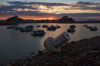 Más de 40 millones de personas en siete estados, varias naciones tribales y México dependen del caudal del río Colorado, afectado por la sequía, el aumento de temperaturas y el cambio climático (AP foto/John Locher).