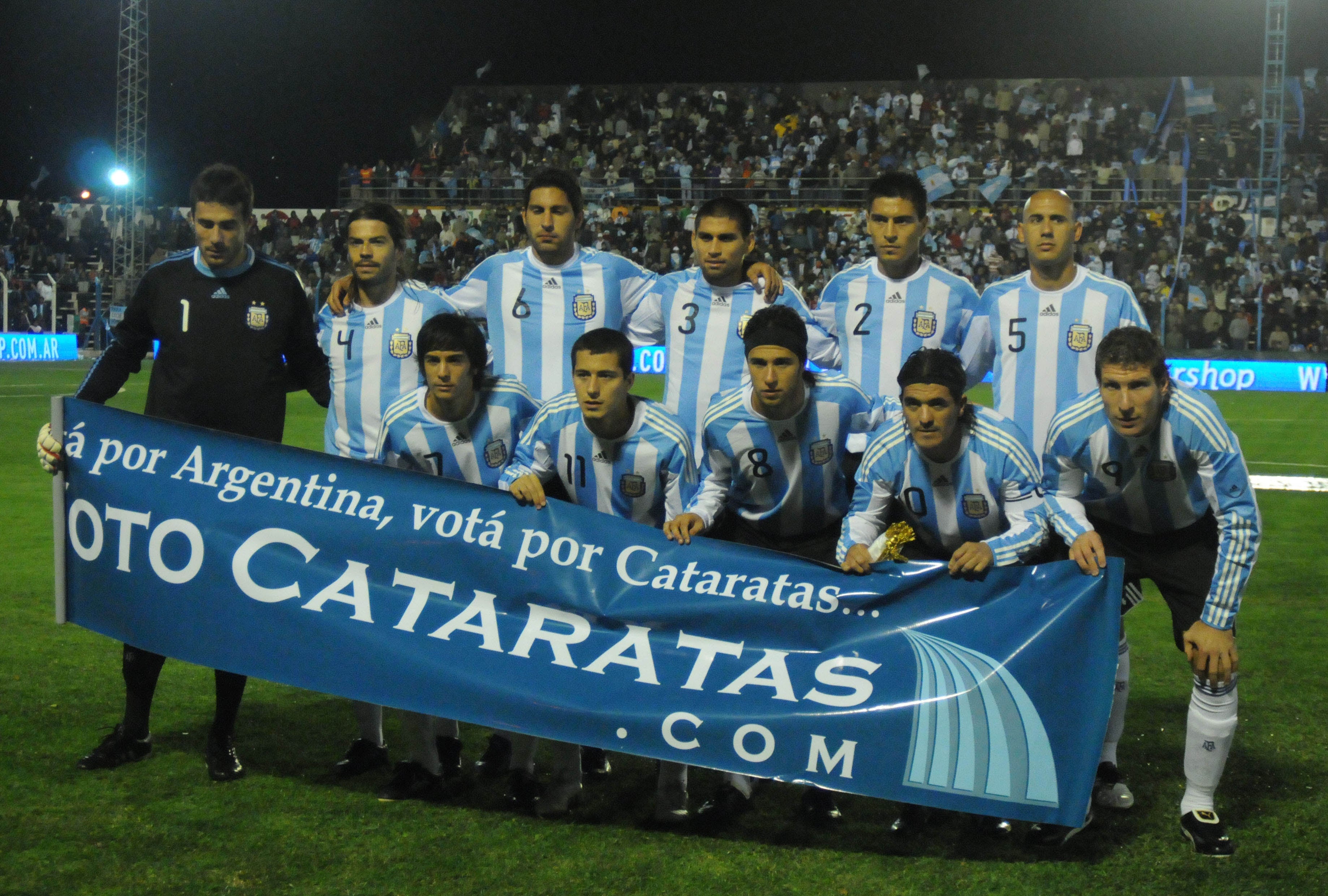 Así formó argentina en el amistoso contra Haití en 2010: Diego Pozo, Ariel Garcé, Juan Manuel Insaurralde, Cristian Villagra, Paolo Goltz, Juan Mercier (arriba), Bertoglio, Sebastián Blanco, Patricio Toranzo, Ariel Ortega y Martín Palermo (abajo)