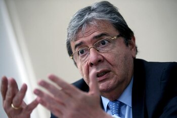 El ministro de Defensa de