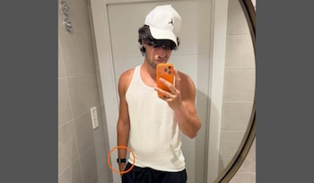 Carlos Alcaraz utiliza la pulsera Whoop para controlar el descanso, la carga física y los entrenamientos.