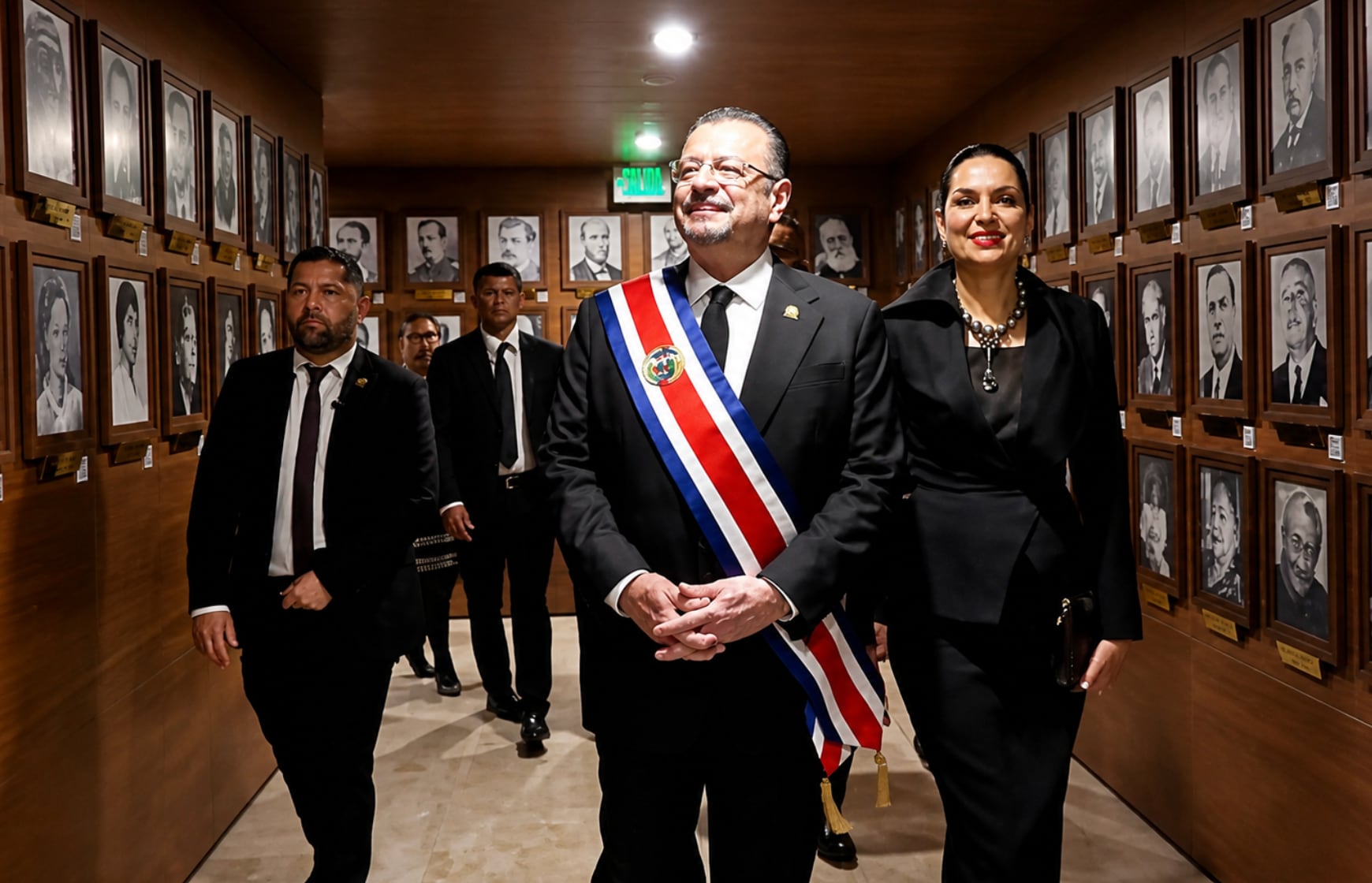 Mandatario asistió acompañado de la primera dama, Signe Zeikate. Cortesía: Transmisión Presidencia de la República