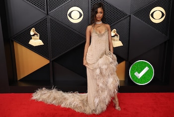 La cantante desfiló con una