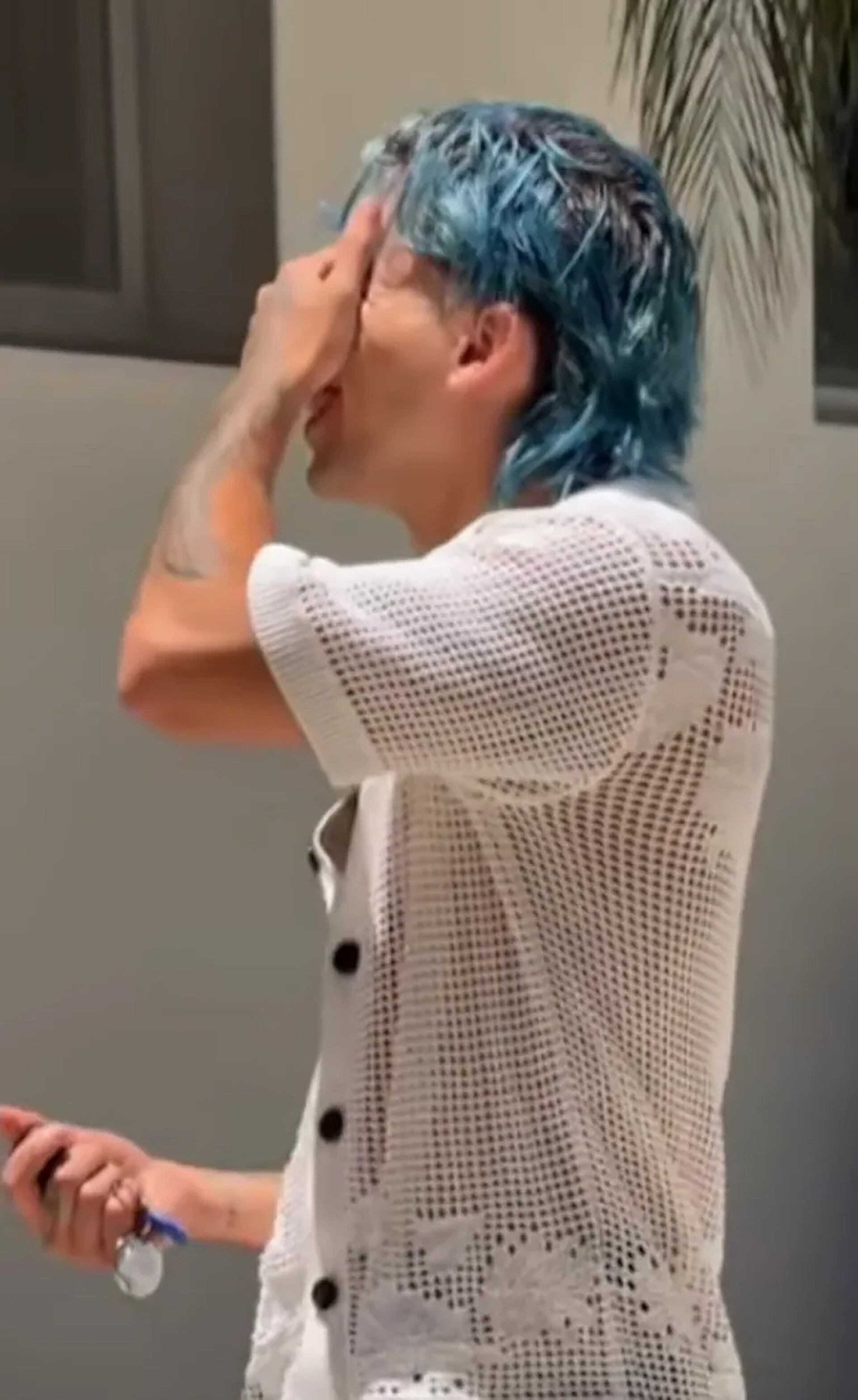 El cantante cordobés advirtió sobre el peligro de arrojar objetos al escenario y pidió reflexión al público presente