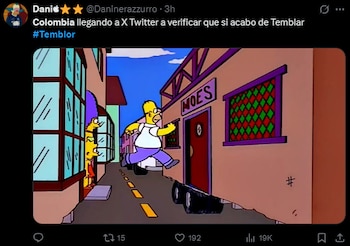 Homero Simpson saltando de su