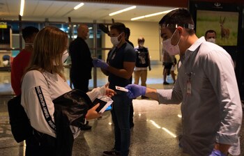 Operativos COVID 19 repatriados - Aeropuerto Ezeiza Vacío - Buenos Aires, Argentina - Cuarentena Obligatoria