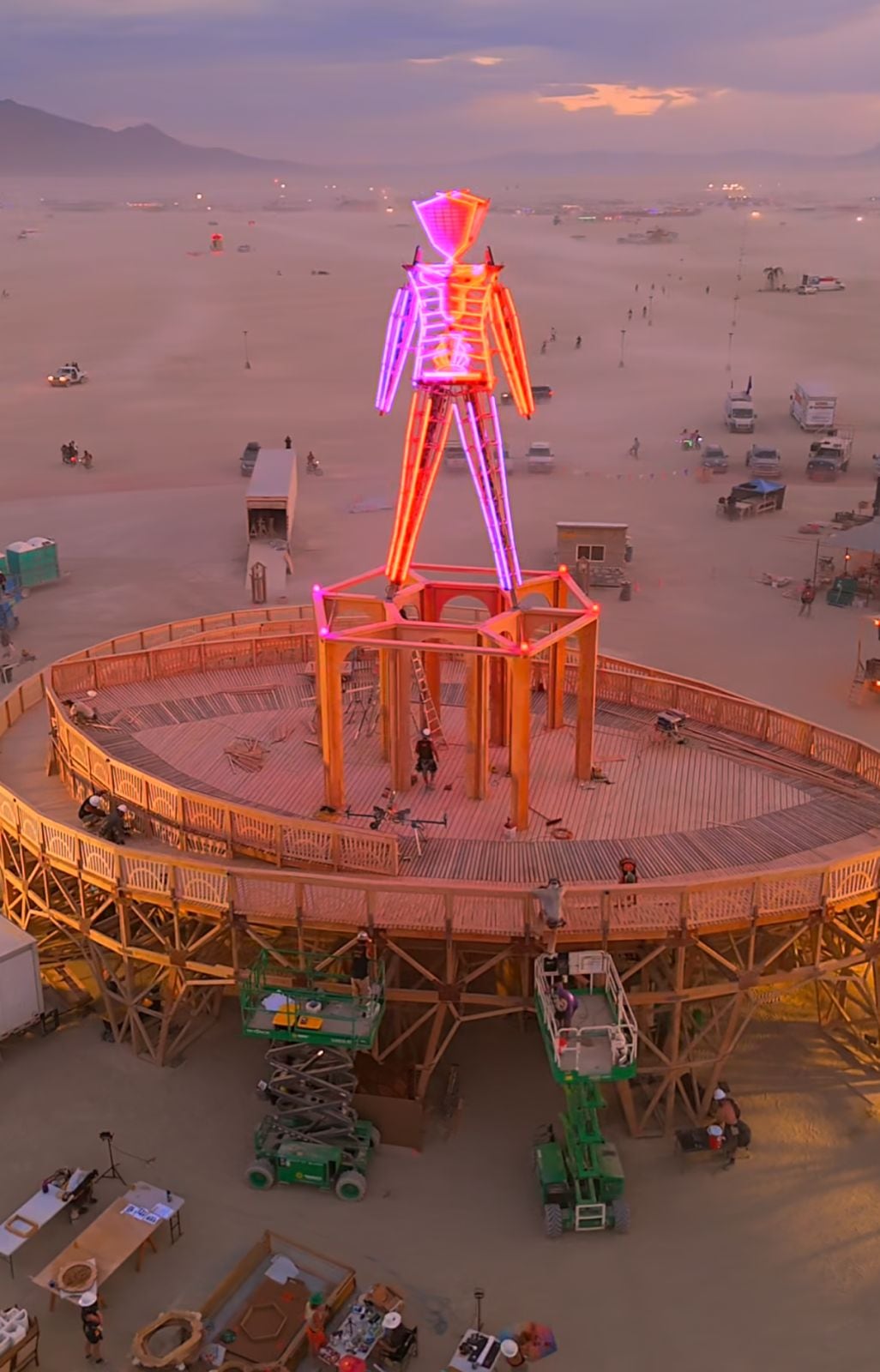 Un hombre de 60 años fue encontrado muerto en el festival Burning Man de 2026. (Crédito: Instagram / @burningman)