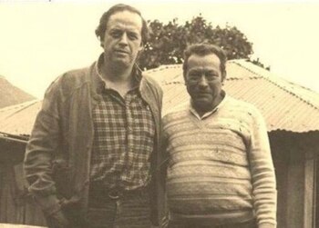 Álvaro Leyva junto a Manuel Marulanda, foto publicada por José Felix Lafaurie