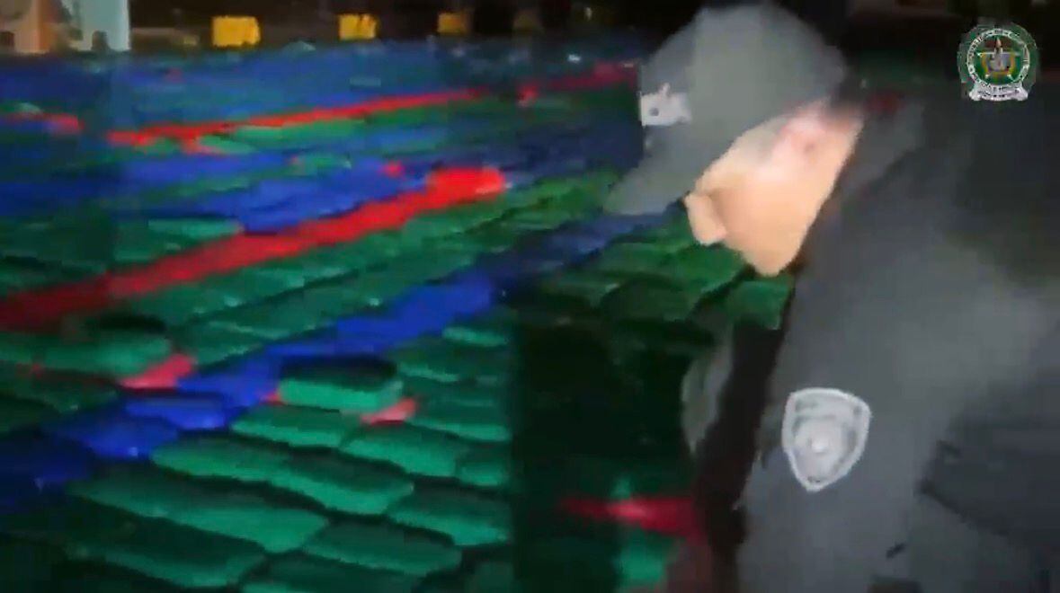 La droga decomisada se ocultaba en inmuebles adaptados y se movilizaba en embarcaciones artesanales para evadir controles estatales - crédito Policía Nacional