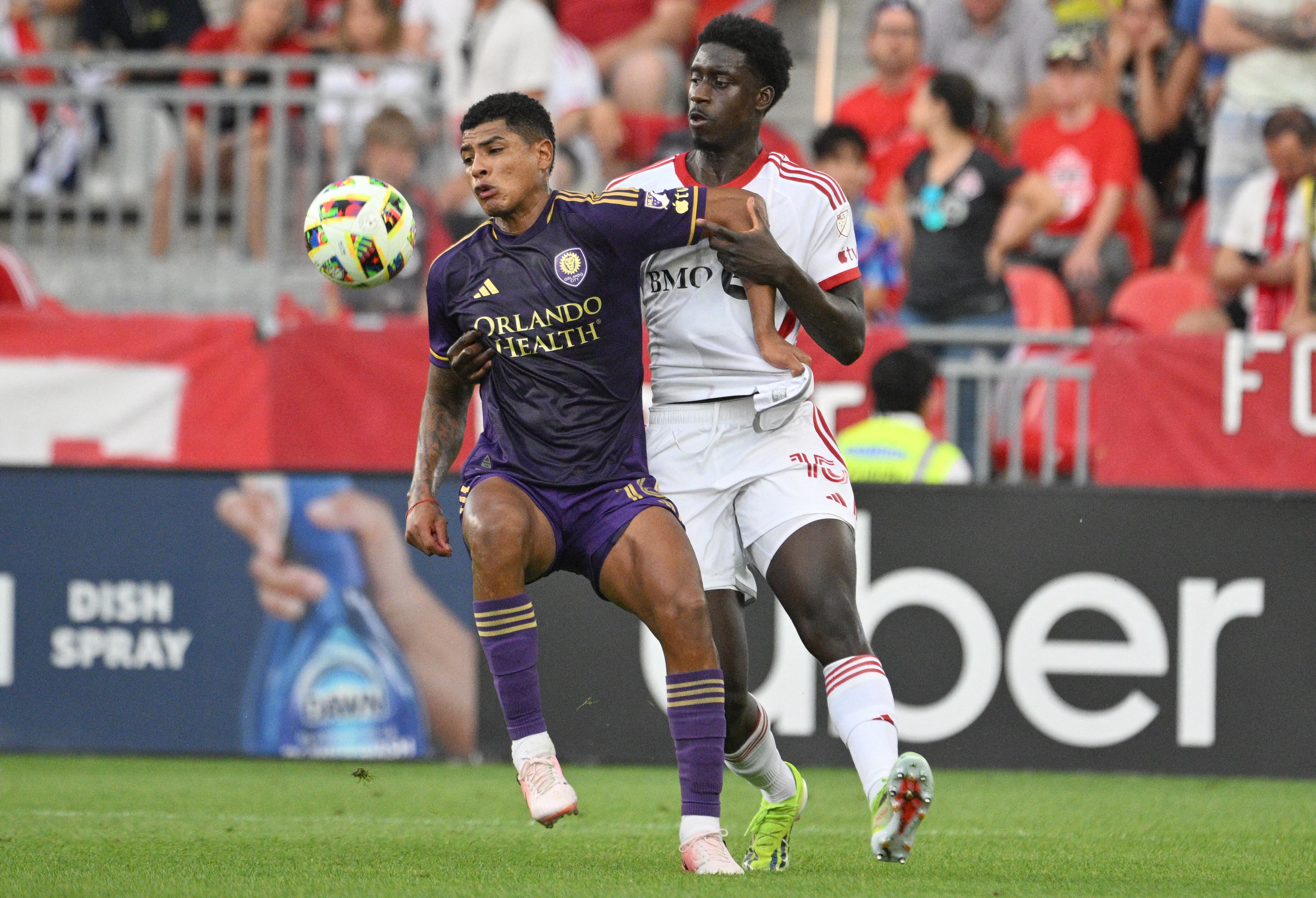Wilder Cartagena volvió a jugar en la victoria de Orlando Cirty 2-1 sobre Toronto por la MLS (USA TODAY Sports)