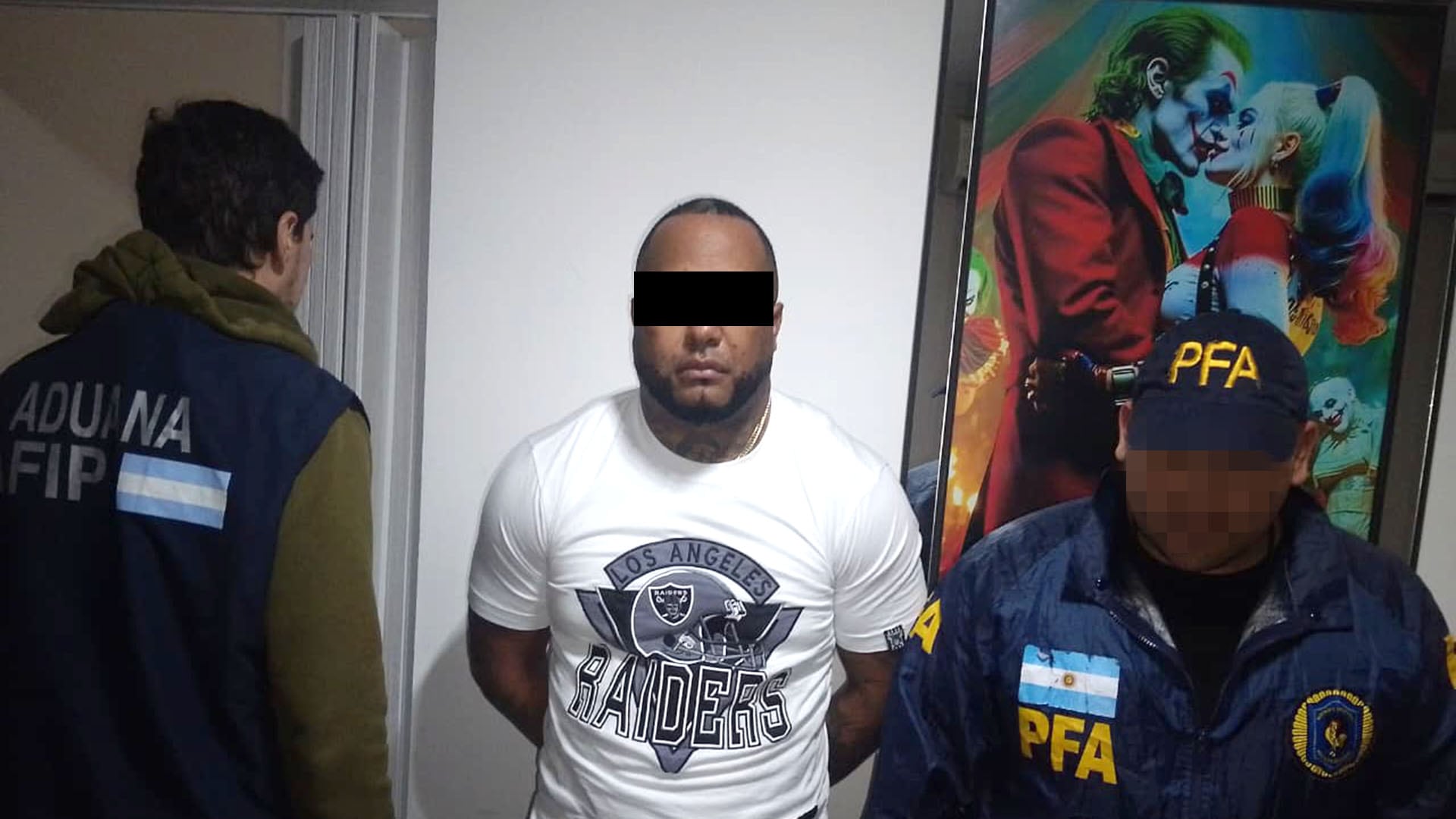 Rafelín del Rosario tras ser arrestado por la PFA