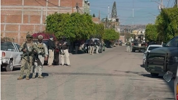 Detienen a ocho policías municipales en Guanajuato por presuntos vínculos delictivos