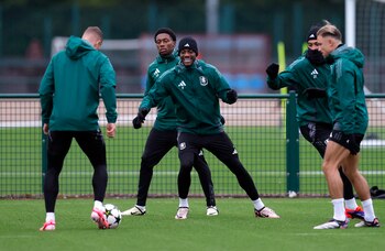 Jhon Durán entrenando en Bodymoor Heath Training Ground de Birmingham - crédito Andrew Couldridge / REUTERS