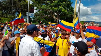 Manifestantes se suman a las