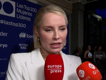 28/01/2024 Soraya Arnelas atendiendo a la prensa en el evento de las 100 muejres líderes en España..
Hace apenas un mes la cantante anunciaba con alegría que ella y su marido, Miguel Ángel, estaban esperando un hijo. Lo que no entraba en sus planes es que perdiera el bebé en el cuarto mes de embarazo. Tras compartirlo con sus seguidores a través de las redes sociales, hoy ha querido cumplir con sus compromisos profesionales y acudir al evento sobre las 100 mujeres líderes en España.
EUROPA ESPAÑA SOCIEDAD