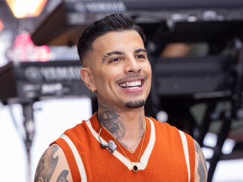 El Cantante Regresa a Suelo Azteca