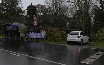 10/12/2020 Varias personas se concentran