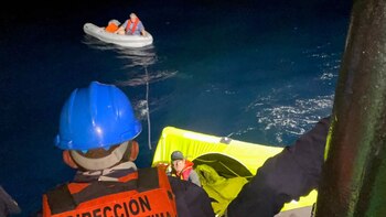 Armada rescató a dos irlandeses