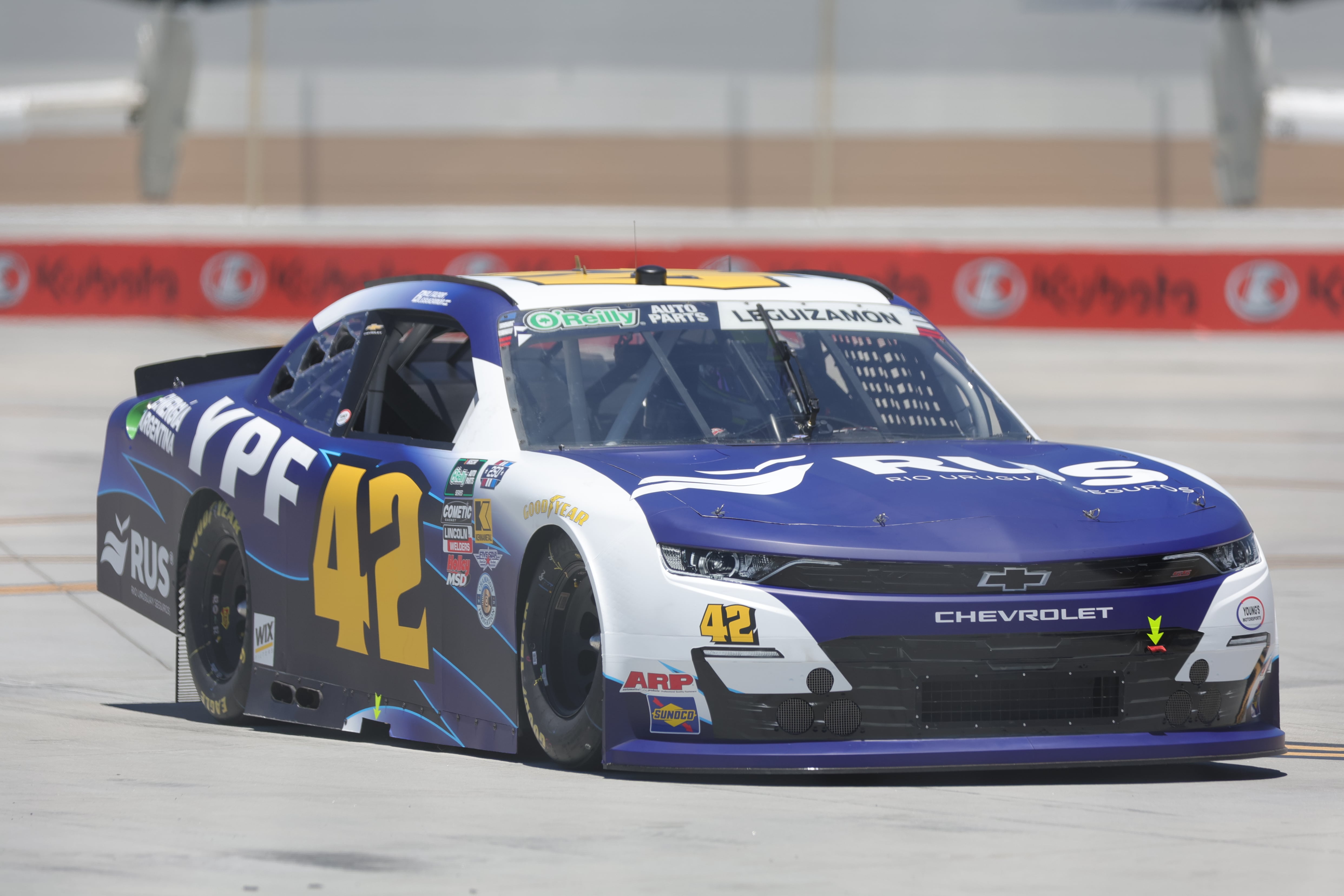 En acción sobre el Chevrolet Camaro del Young Motorsport (Prensa NASCAR)