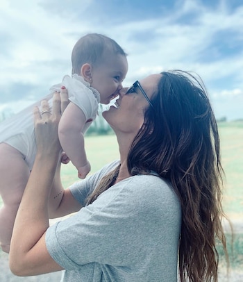 Paula con su beba Felipa