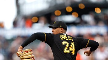 Johan Oviedo coloca la joya