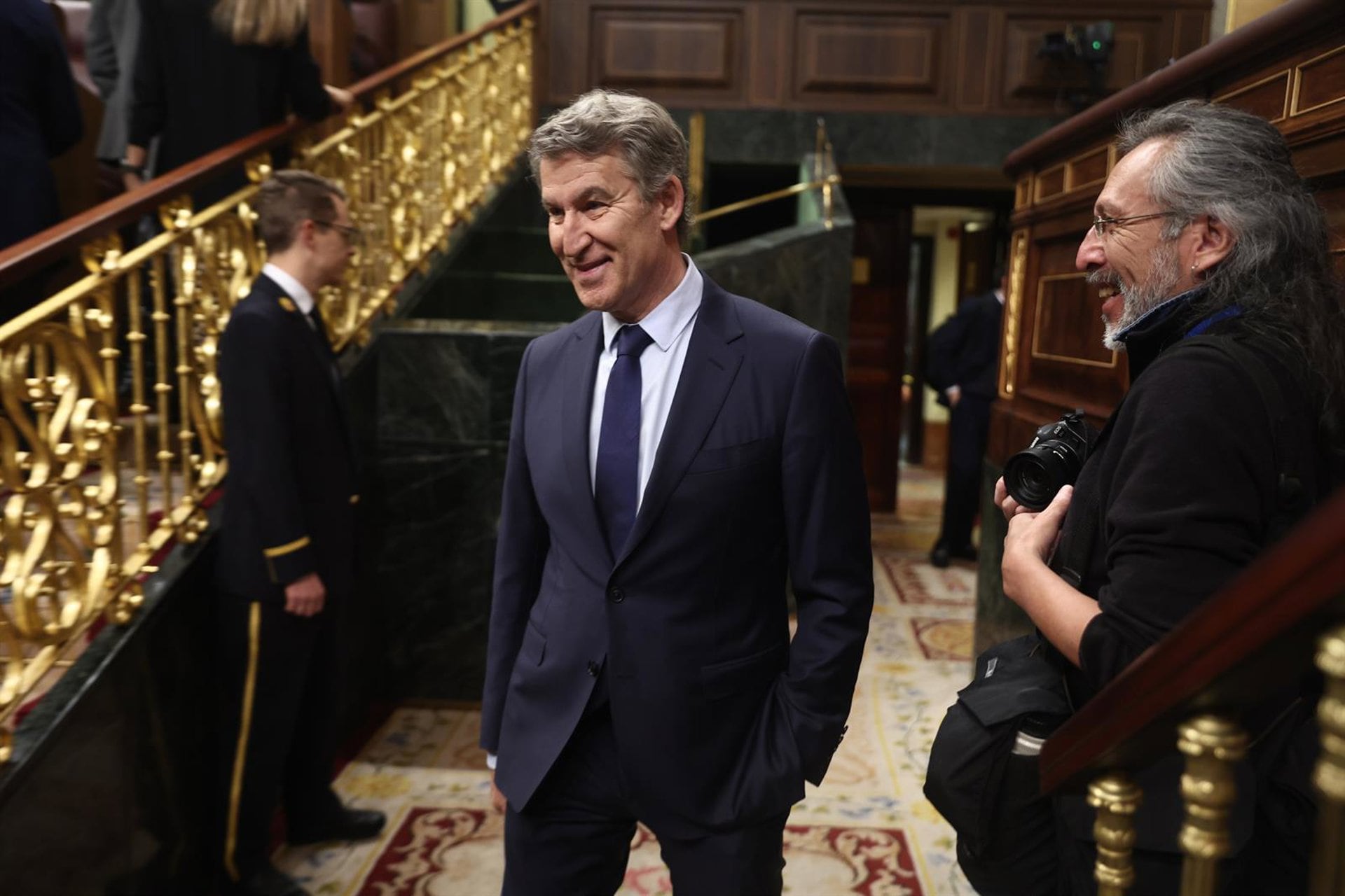 Feijóo ataca a Sánchez con el ‘caso Salazar’ y el presidente presume de apoyar a las mujeres ante el «acoso laboral»