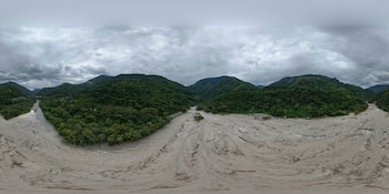 Las fuertes corrientes, la sedimentación y el arrastre de material vegetal provocaron el colapso del puente Ocal, según las autoridades - crédito Gobernación Cundinamarca