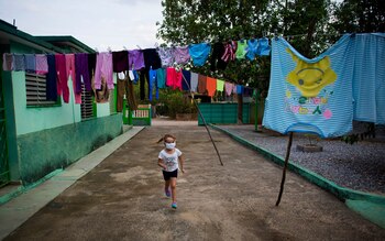 16/05/2020 Niña con una mascarilla