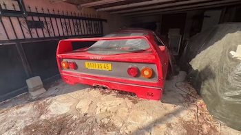 Un youtuber encuentra dos Ferrari abandonados gracias a Google Maps y decide ir a verlos. (Georgesmithgood)