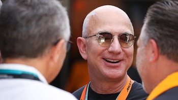 El consorcio de Jeff Bezos adquiere una participación minoritaria en el Liverpool